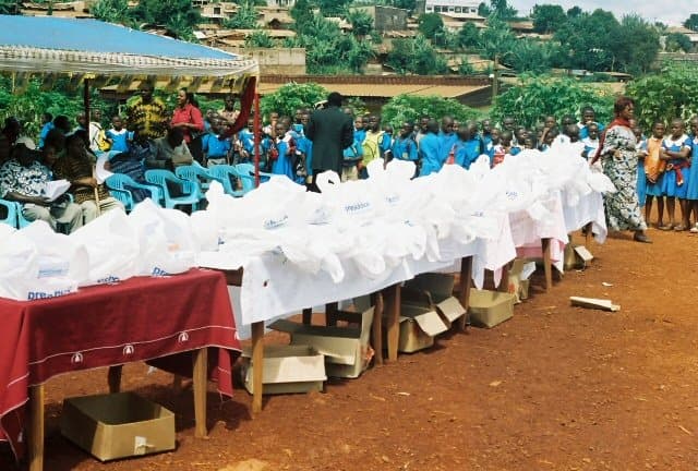 Operation Backpack school-supply distribution, Bafoussam 2005 — photo 2 of 28