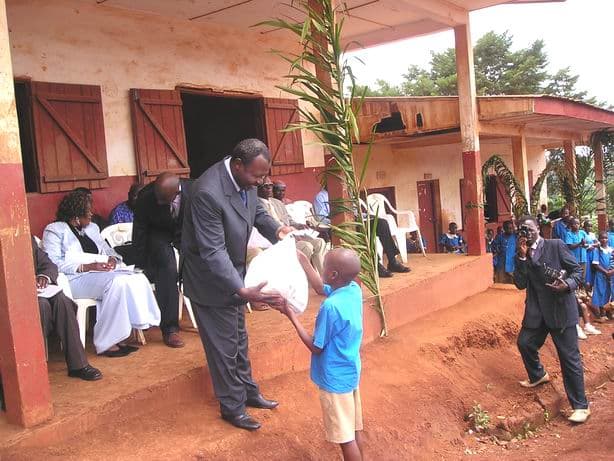 Operation Backpack school-supply distribution, Bangangté 2004 — photo 6 of 24